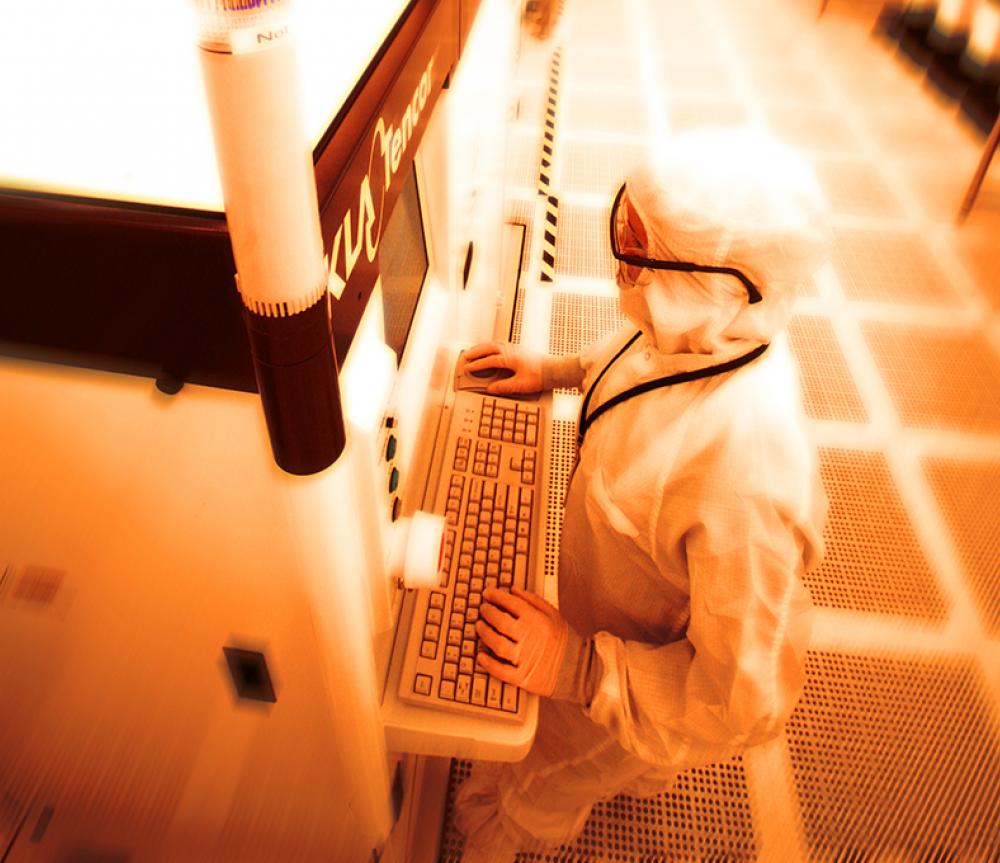 Employee working in SUNY Poly's cleanroom