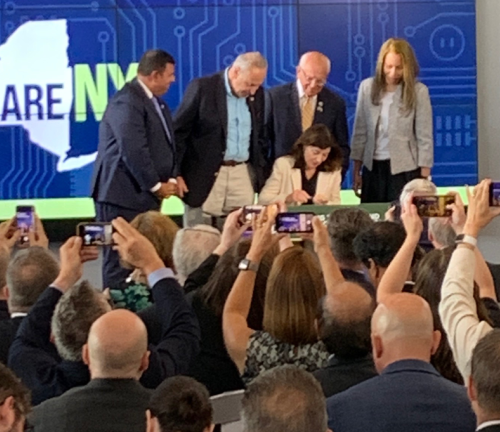 Gov. Kathy Hochul and Green Chips Signing Image