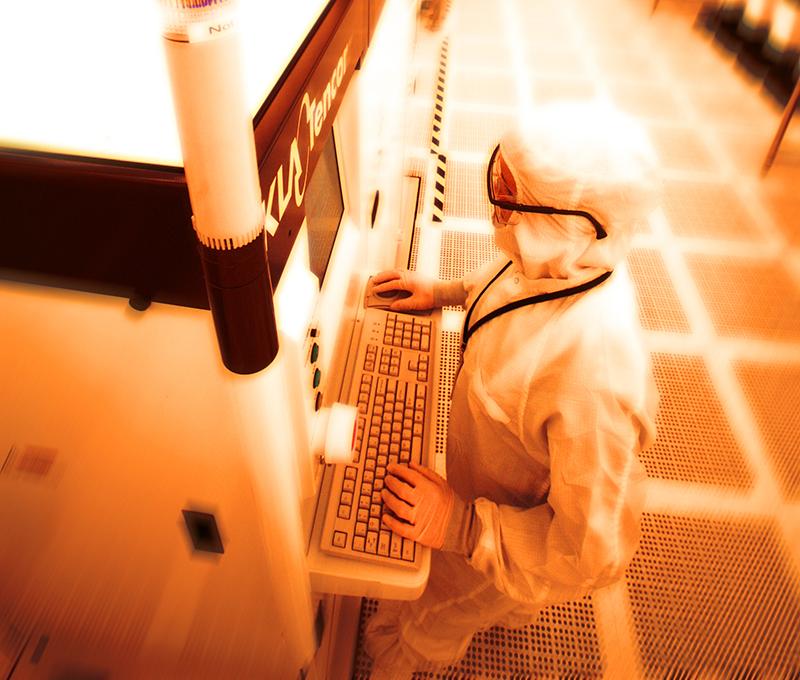 Employee working in SUNY Poly's cleanroom