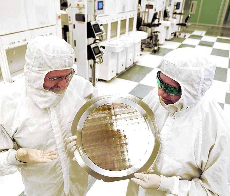 AIM Photonics' Dr. Michael Liehr and IBM's Bala Haran show off 7nm node test chips
